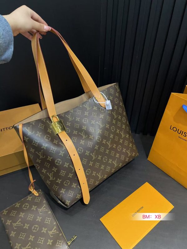Louis new arrival tote bag size: 44*30 cm