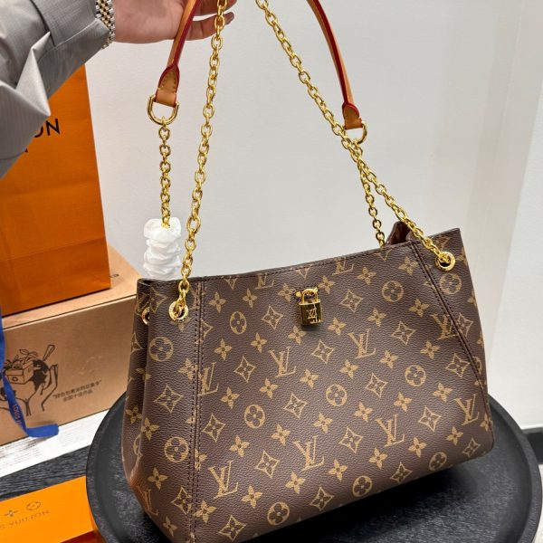 Louis new arrival Any time tote bag size:31*24cm