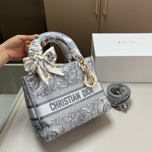 D new arrival lady bag size: 24*20 cm