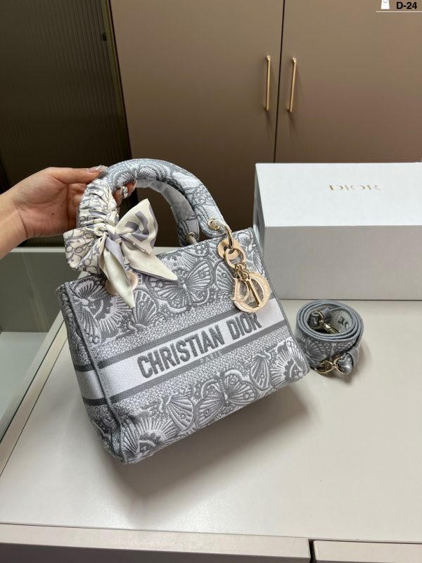 D new arrival lady bag size: 24*20 cm
