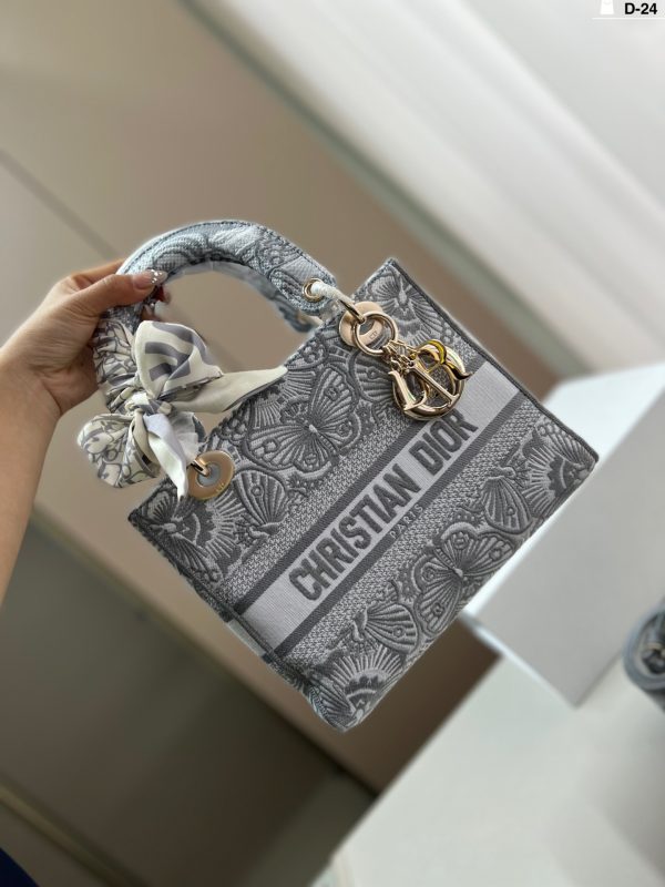 D new arrival lady bag size: 24*20 cm
