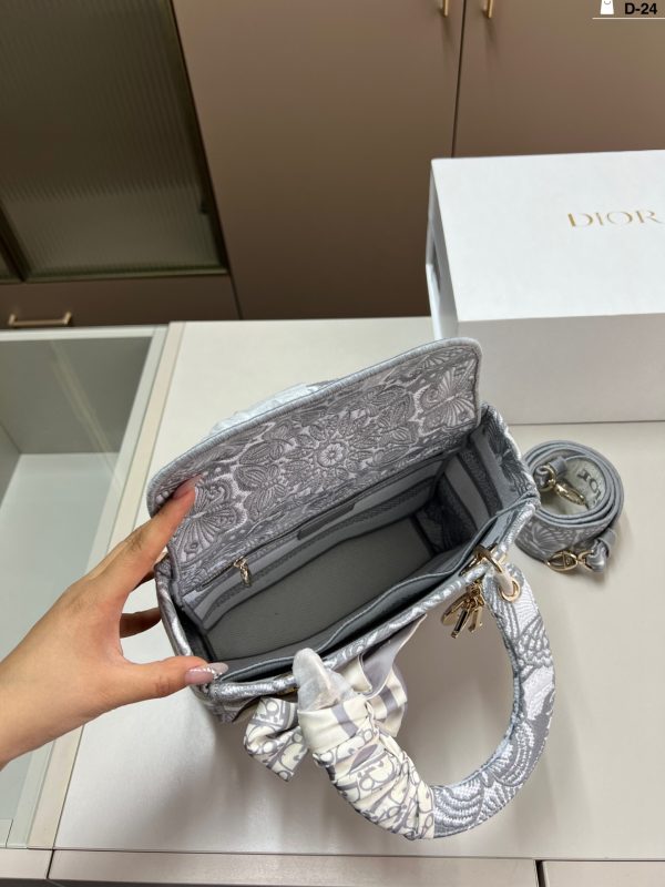 D new arrival lady bag size: 24*20 cm