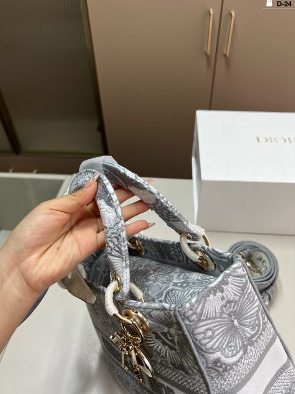 D new arrival lady bag size: 24*20 cm