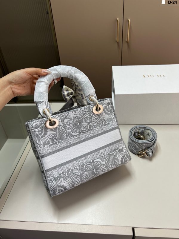 D new arrival lady bag size: 24*20 cm