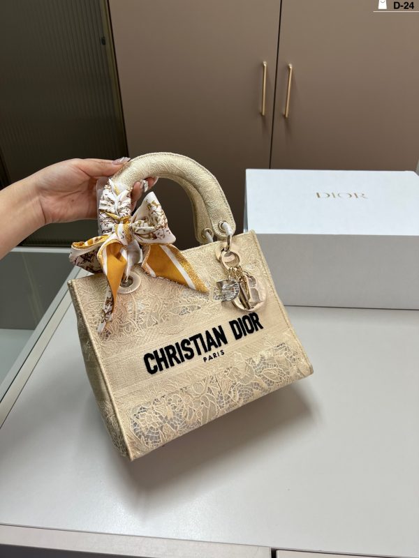 D new arrival lady bag size: 24*20 cm