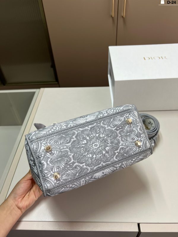 D new arrival lady bag size: 24*20 cm