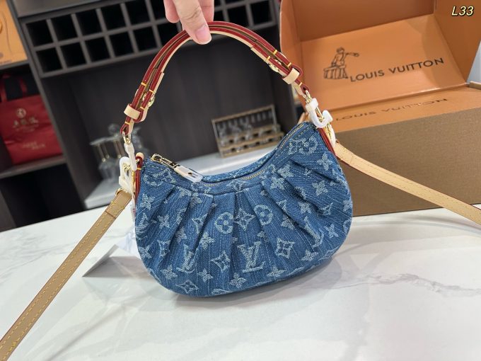 Louis new arrival Pochette Valley bag size: 20*12 cm