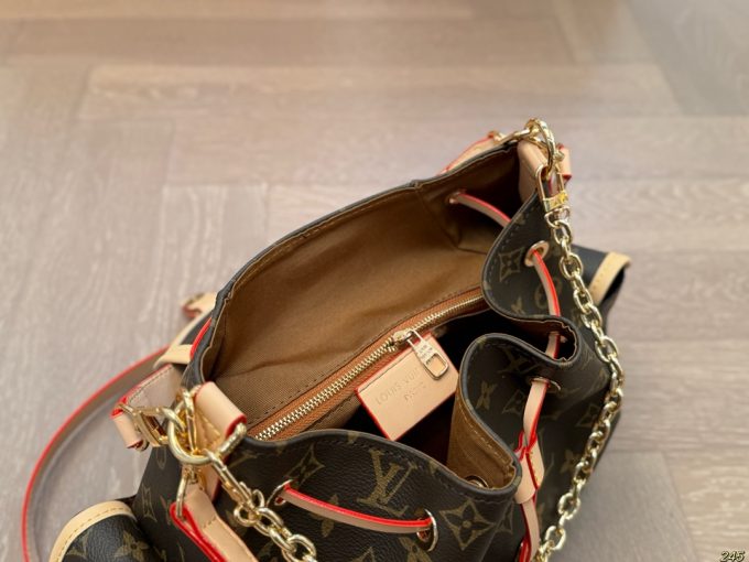 Louis new arrival vintage chain bag size: 31*22 cm - Image 4