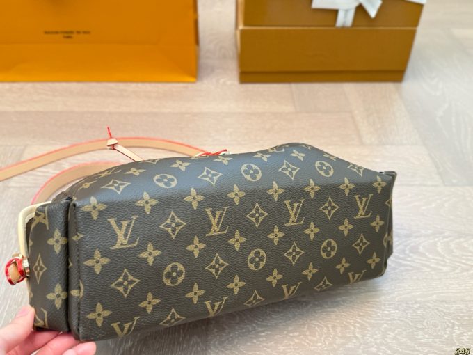 Louis new arrival vintage chain bag size: 31*22 cm - Image 8