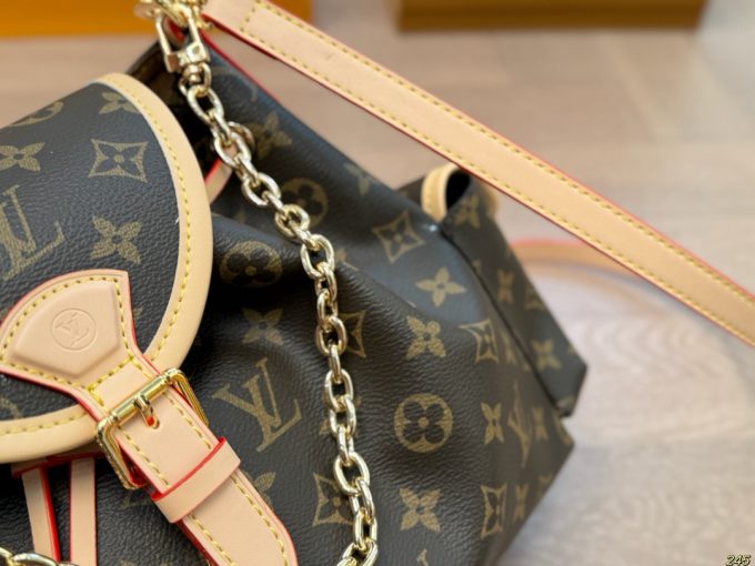 Louis new arrival vintage chain bag size: 31*22 cm - Image 9