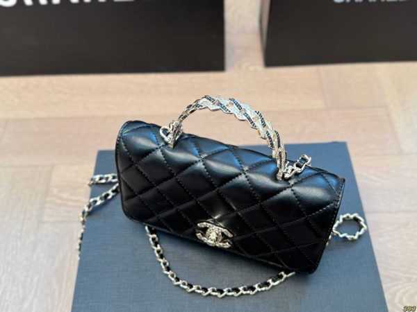 Cc new arrival woc chain bag size: 19*12 cm