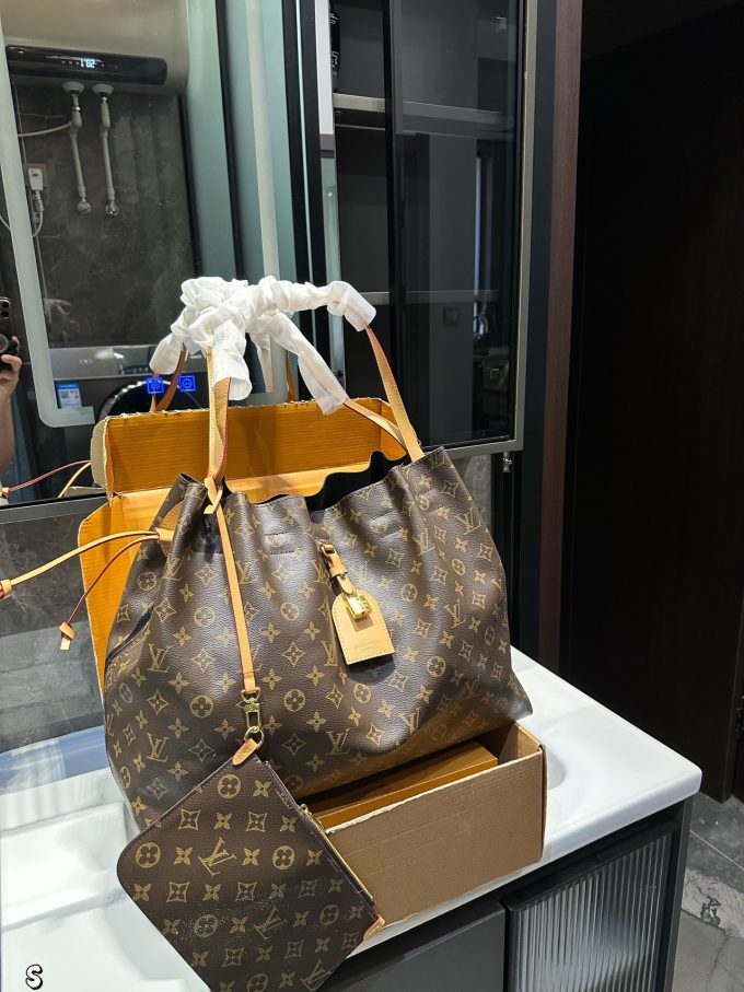 louis new arrival shopping tote bag size:42 * 30cm