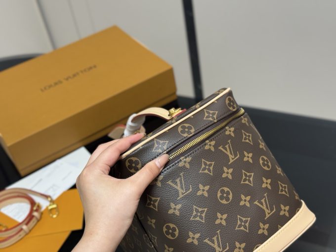 Louis new arrival make up bag size:30.21cm - Image 6