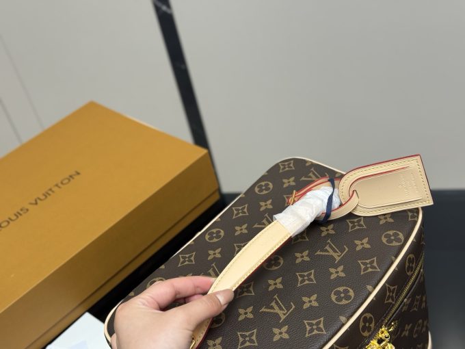 Louis new arrival make up bag size:30.21cm - Image 2