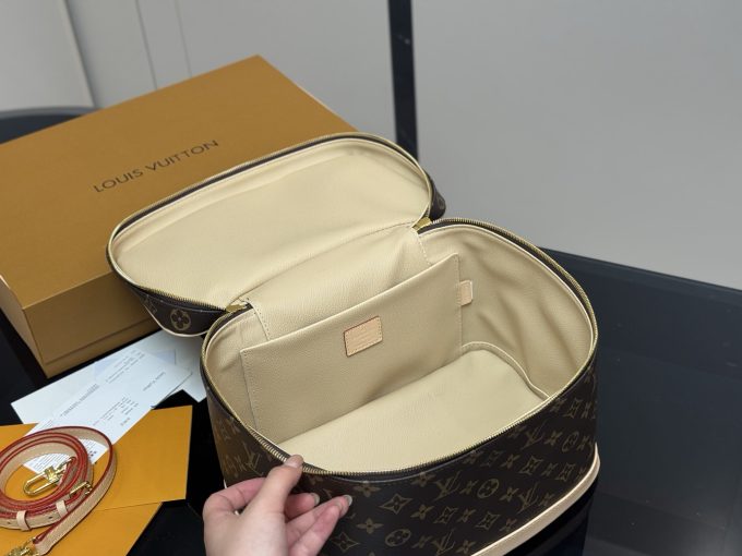 Louis new arrival make up bag size:30.21cm - Image 9