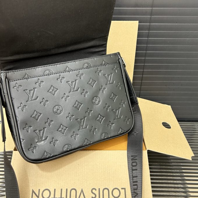 Louis new arrival DISTRICT men bag size:25*20 cm - Image 3