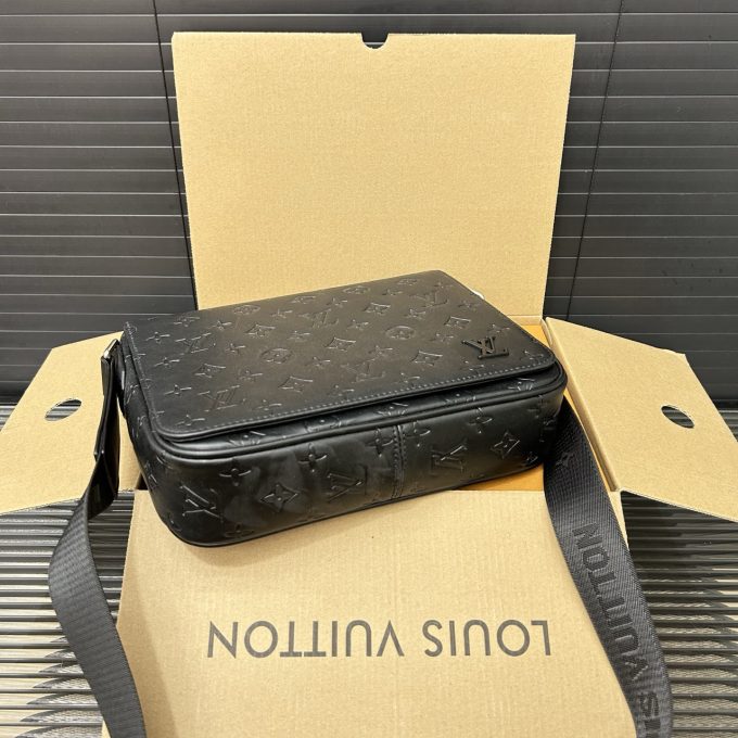 Louis new arrival DISTRICT men bag size:25*20 cm - Image 8