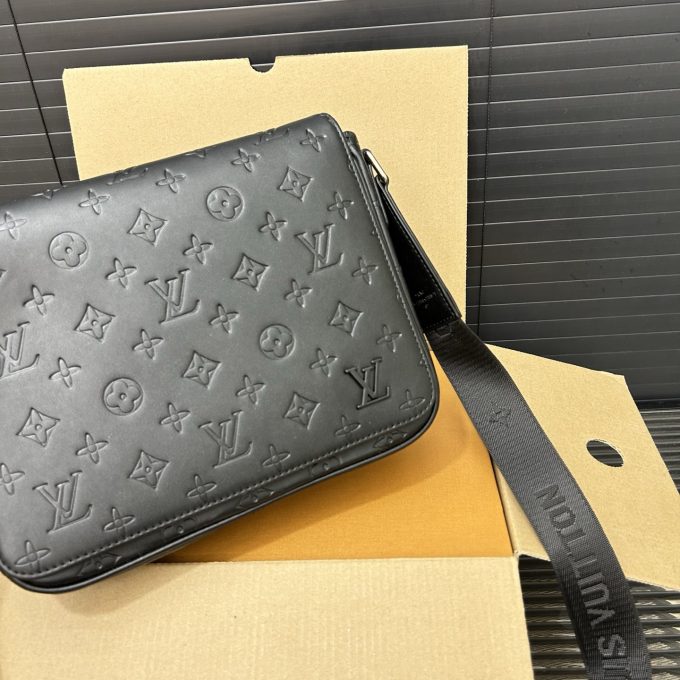 Louis new arrival DISTRICT men bag size:25*20 cm - Image 5
