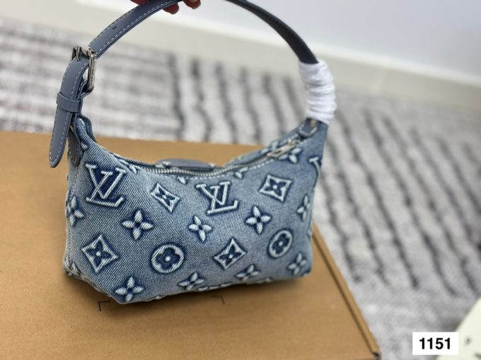 Louis new arrival denim hobo bag size:20 * 12 cm
