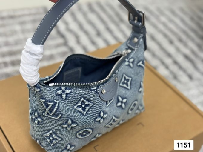 Louis new arrival denim hobo bag size:20 * 12 cm - Image 6