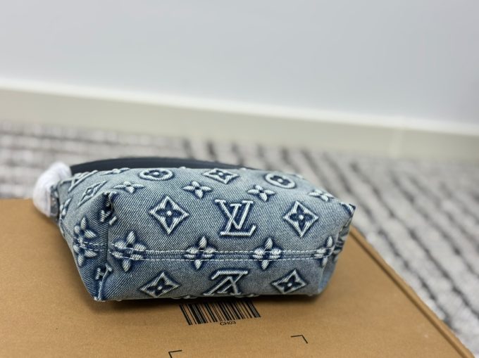 Louis new arrival denim hobo bag size:20 * 12 cm - Image 7