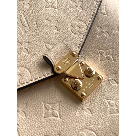 L-bag Size: 25 x 19 x 7 cm