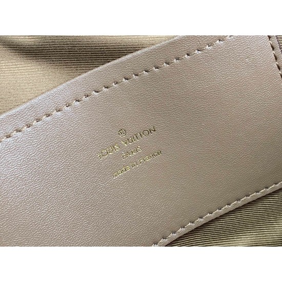 L-bag Size: 18 x 11 x 10 cm