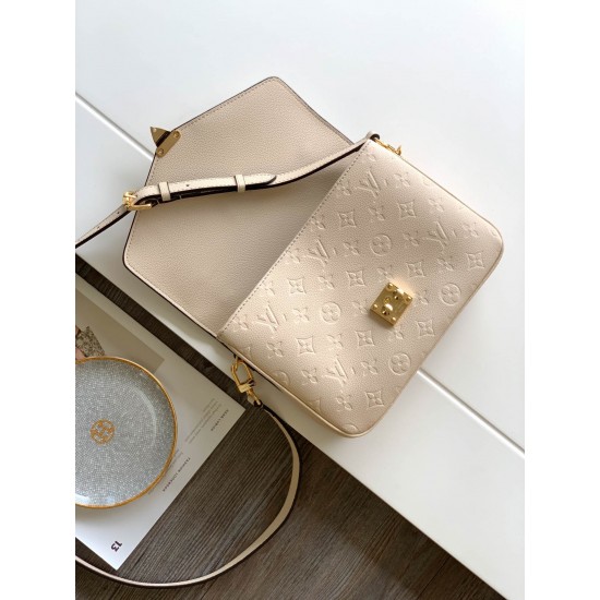L-bag Size: 25 x 19 x 7 cm