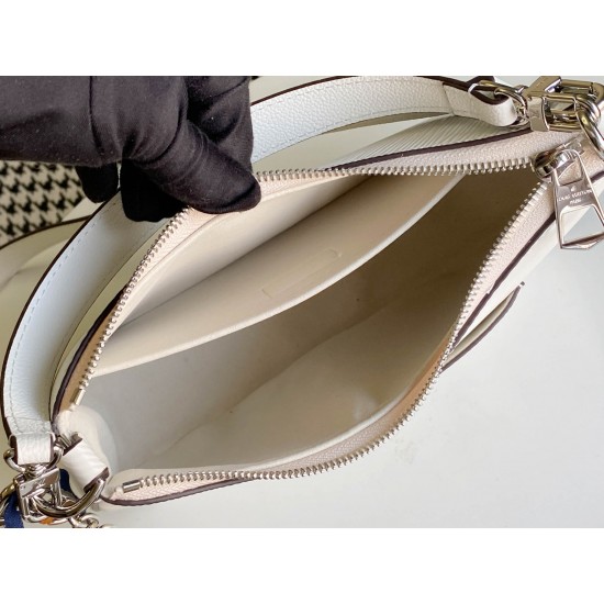 L-bag Size: 25 x 15 x 8 cm