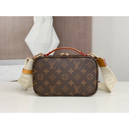 L-bag Size: 18 x 11 x 10 cm