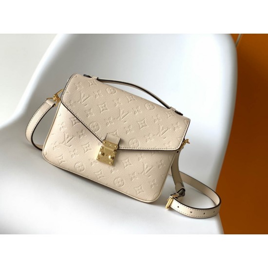L-bag Size: 25 x 19 x 7 cm