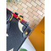 L-bag Size: 25 x 19 x 11.5 cm