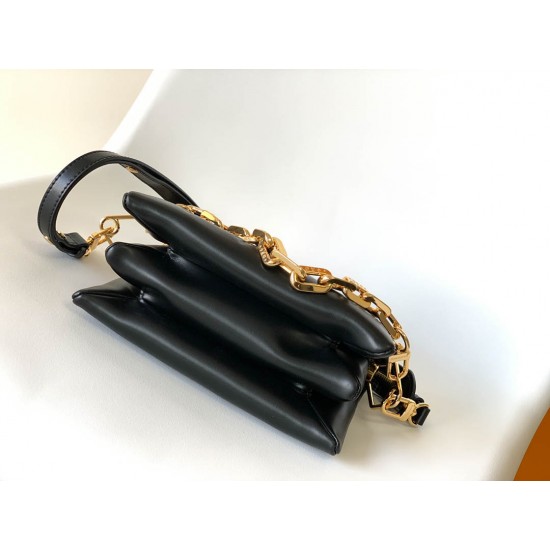 L-bag Size: 20 x 16 x 12 cm