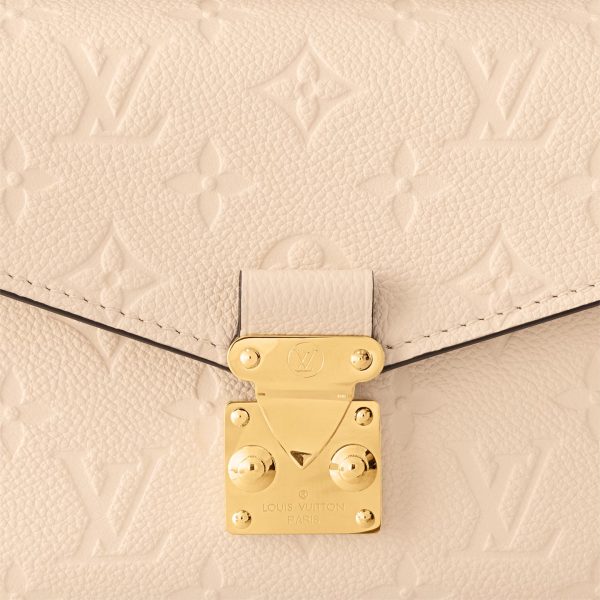 L M22942 Pochette Metis East West