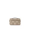 L M23081 Pochette Metis East West