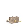 L M23081 Pochette Metis East West