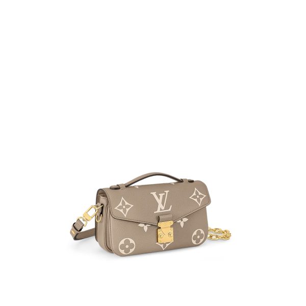 L M23081 Pochette Metis East West