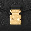 L M46595 Pochette Metis East West