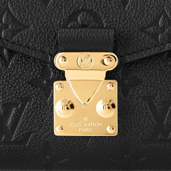 L M46595 Pochette Metis East West