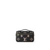 L M46596 Pochette Metis East West