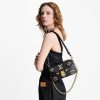 L M46596 Pochette Metis East West