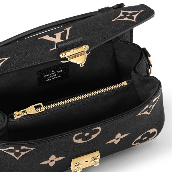 L M46596 Pochette Metis East West