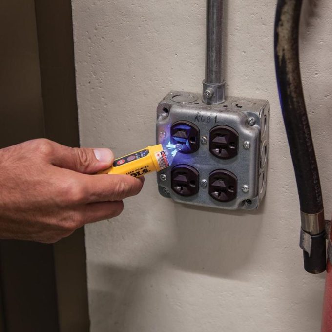Klein Tools NCVT5KIT Dual Range NCVT and GFCI Receptacle Tester Electrical Test Kit - Image 8