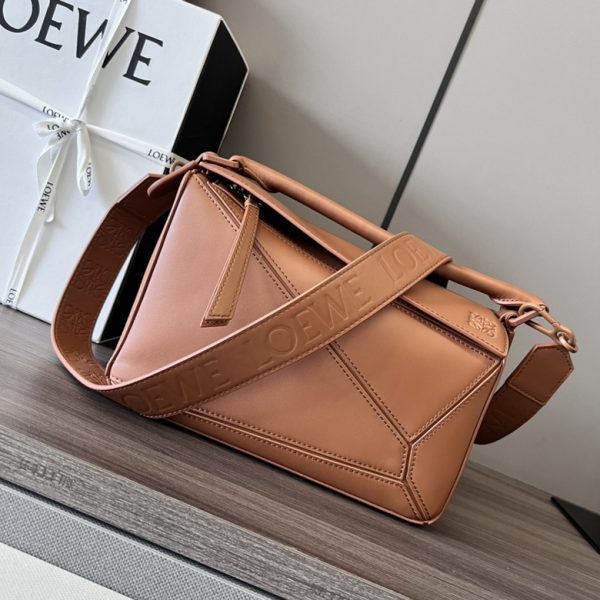 LOE puzzle bag size: 24X16.5X10.5cm
