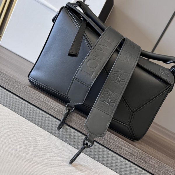 LOE puzzle bag size: 24X16.5X10.5cm