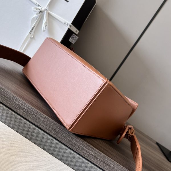 LOE puzzle bag size: 24X16.5X10.5cm